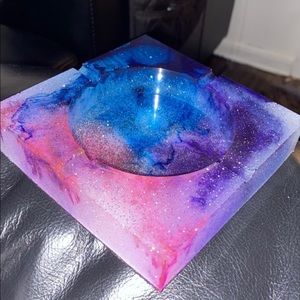 Epoxy resin large tie dye ashtray
